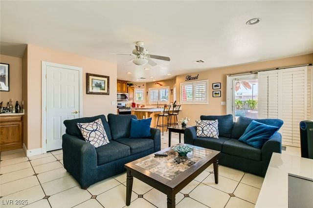 2635 Regency Cove Court, Las Vegas, NV 89121