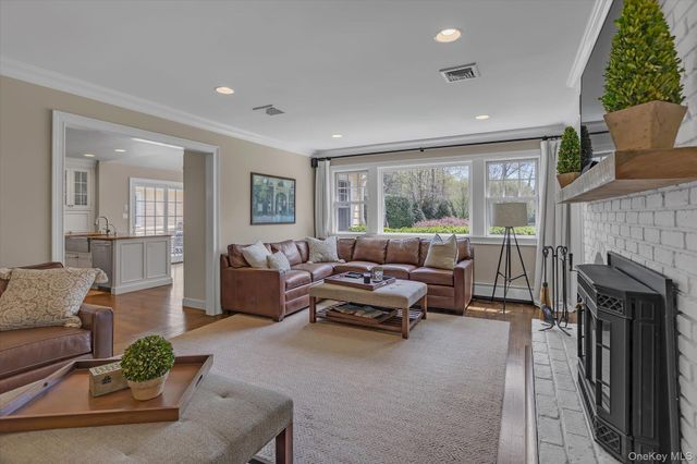 7 Shady Meadow Lane, Syosset, NY 11791