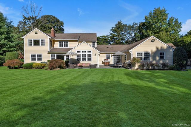 7 Shady Meadow Lane, Syosset, NY 11791