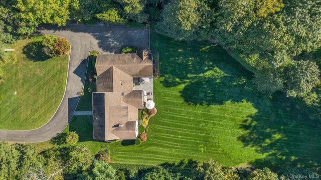 7 Shady Meadow Lane, Syosset, NY 11791