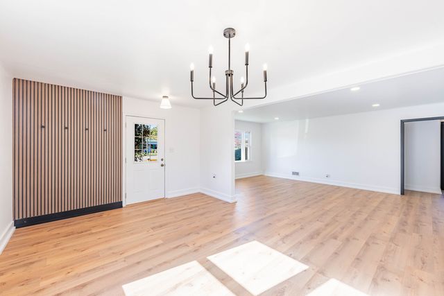 2N579 Bloomingdale Road, Glendale Heights, IL 60139