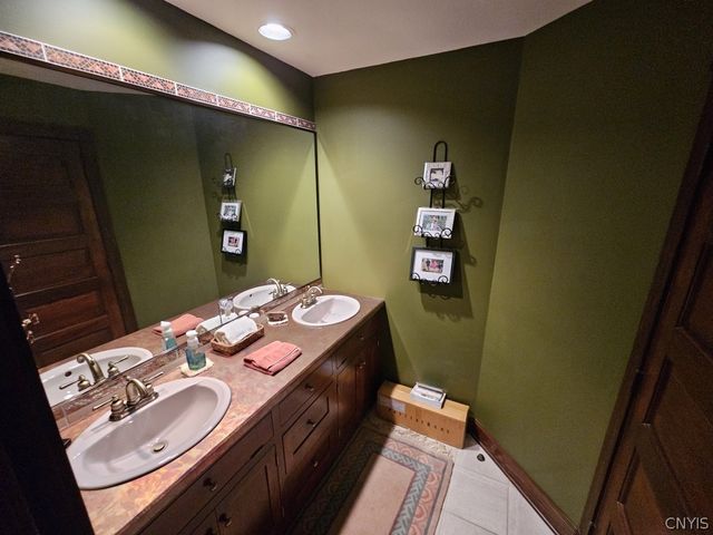7705 Foxtail Pines, Clay, NY 13090