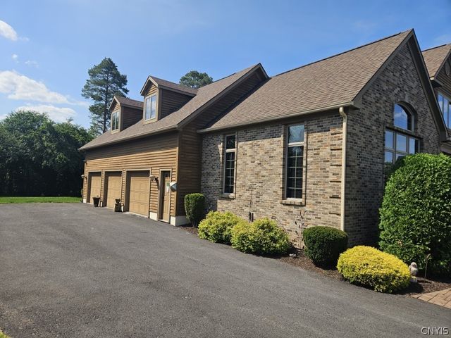7705 Foxtail Pines, Clay, NY 13090