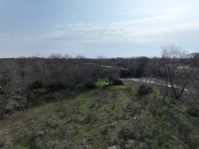 000 Schindler Road, Alleyton, TX 78935