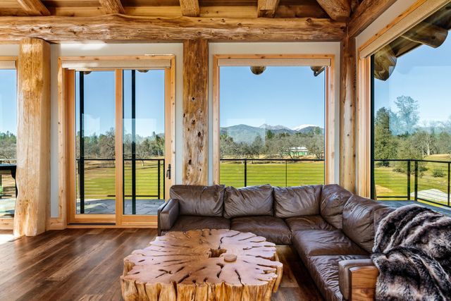 8499 Simmons Road, Redding, CA 96001