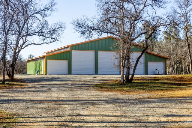 8499 Simmons Road, Redding, CA 96001