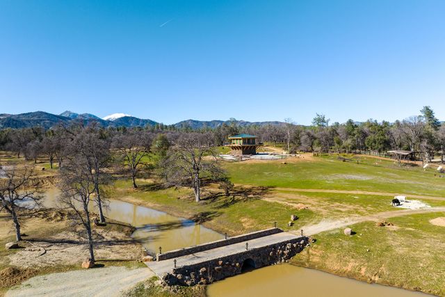 8499 Simmons Road, Redding, CA 96001