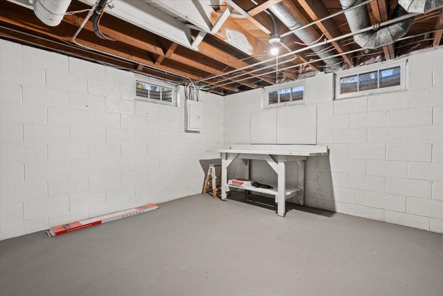 440 Gascoigne DRIVE, Waukesha, WI 53188