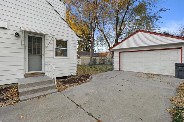440 Gascoigne DRIVE, Waukesha, WI 53188
