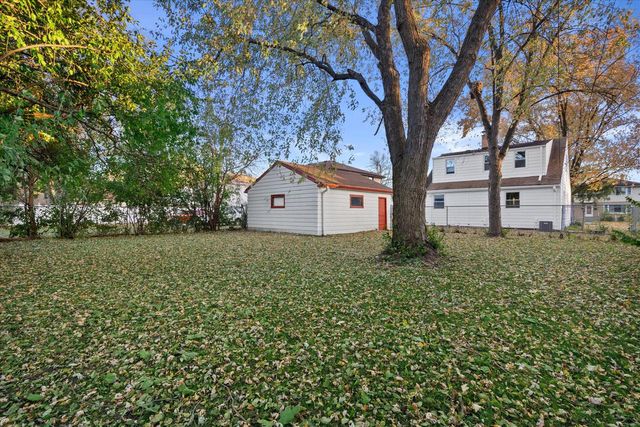 440 Gascoigne DRIVE, Waukesha, WI 53188