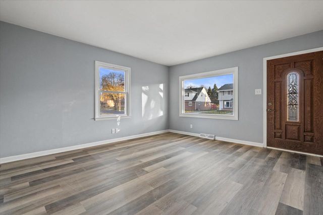 440 Gascoigne DRIVE, Waukesha, WI 53188