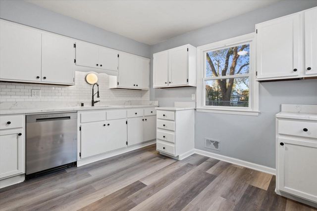 440 Gascoigne DRIVE, Waukesha, WI 53188