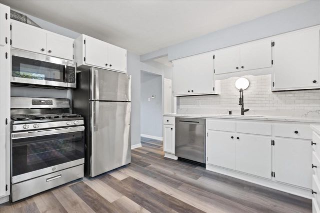 440 Gascoigne DRIVE, Waukesha, WI 53188