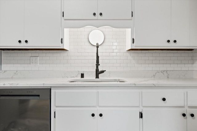 440 Gascoigne DRIVE, Waukesha, WI 53188