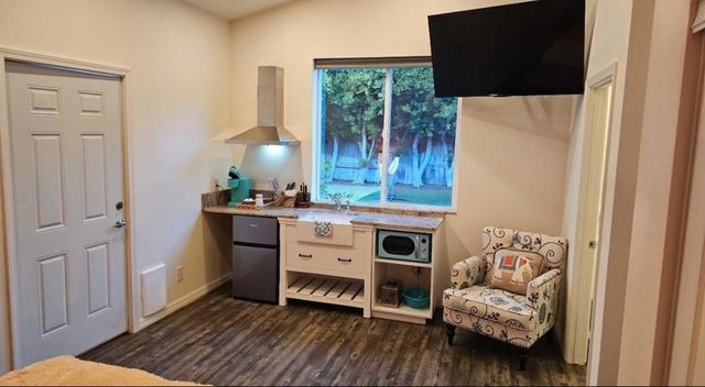 1962 E Baristo Road, Palm Springs, CA 92262