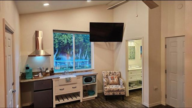 1962 E Baristo Road, Palm Springs, CA 92262