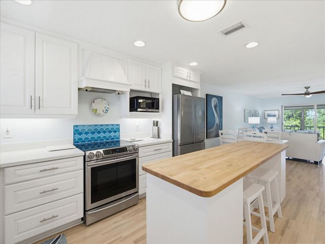 101 PARK BOULEVARD S 307, Venice, FL 34285