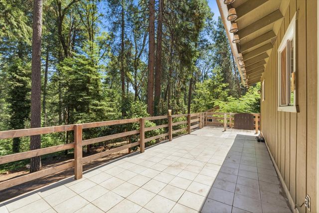 2792 Loyal Ln, Pollock Pines, CA 95726