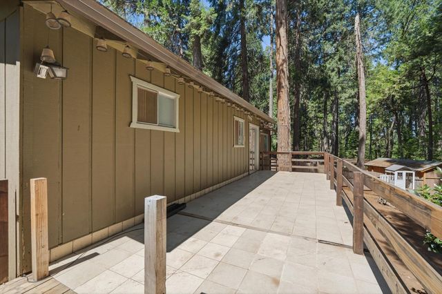2792 Loyal Ln, Pollock Pines, CA 95726