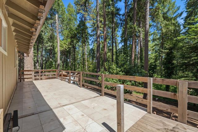 2792 Loyal Ln, Pollock Pines, CA 95726