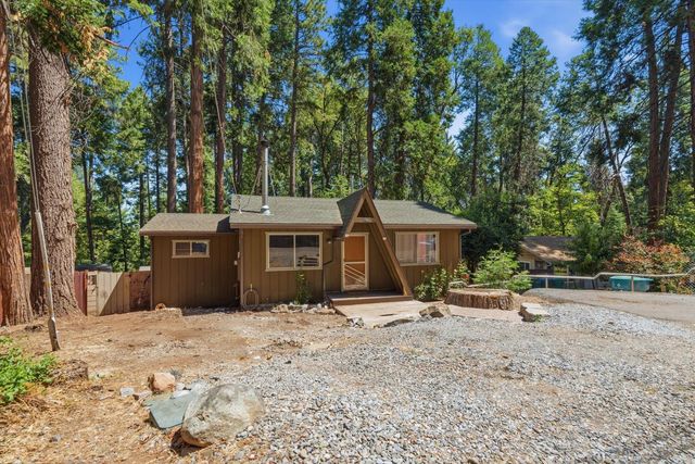 2792 Loyal Ln, Pollock Pines, CA 95726
