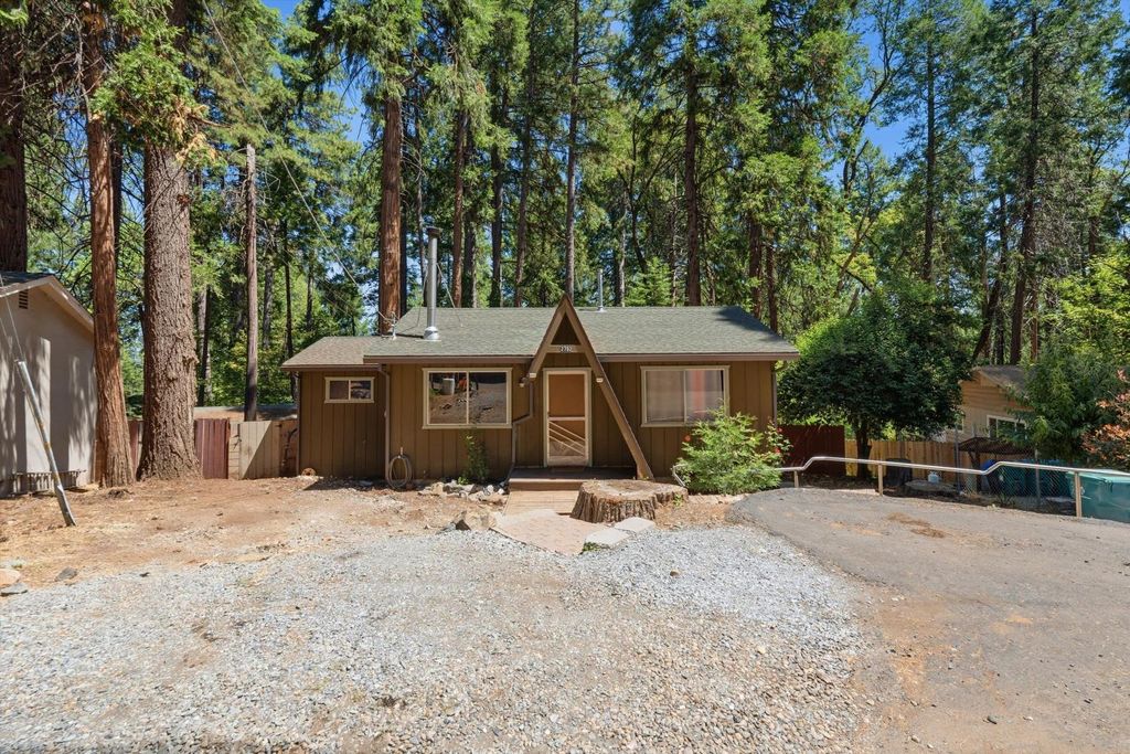 2792 Loyal Ln, Pollock Pines, CA 95726