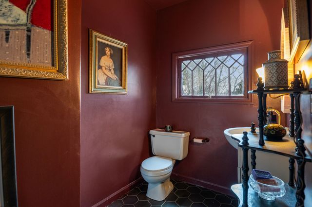 1115 S High St, Columbia, TN 38401