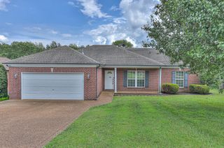 631 Woodburn Dr, Smyrna, TN 37167
