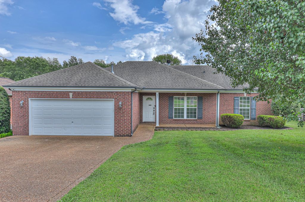 631 Woodburn Dr, Smyrna, TN 37167