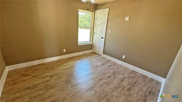 1524 Cottonwood Mesa Drive, Kempner, TX 76539