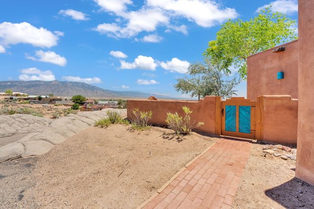 1201 Chihuahua Road NE, Rio Rancho, NM 87144