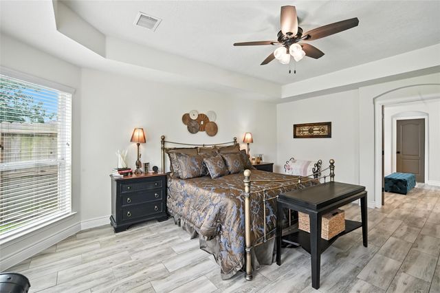 24214 Pine Canyon Falls Circle, Tomball, TX 77375