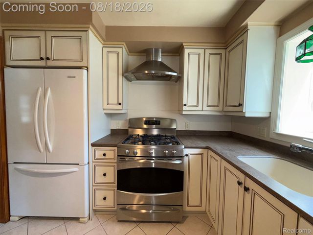 1407 Nowlin Street, Dearborn, MI 48124