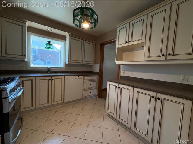 1407 Nowlin Street, Dearborn, MI 48124