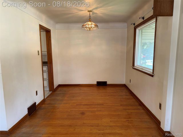 1407 Nowlin Street, Dearborn, MI 48124