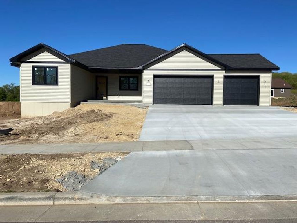 321 Roosevelt Street, Baraboo, WI 53913