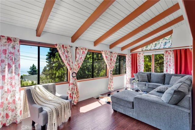 30772 Knoll View, Running Springs, CA 92382