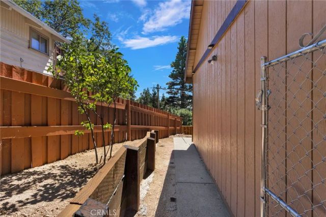 30772 Knoll View, Running Springs, CA 92382