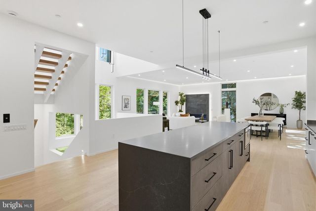 7502 NEVIS RD, Bethesda, MD 20817