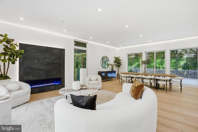7502 NEVIS RD, Bethesda, MD 20817