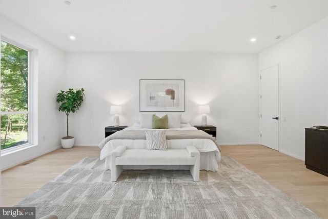 7502 NEVIS RD, Bethesda, MD 20817