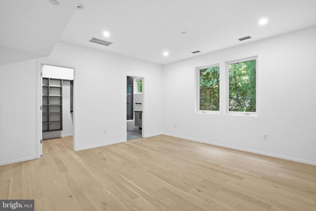 7502 NEVIS RD, Bethesda, MD 20817