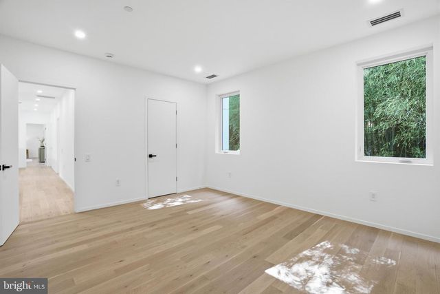 7502 NEVIS RD, Bethesda, MD 20817