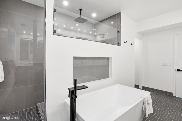 7502 NEVIS RD, Bethesda, MD 20817