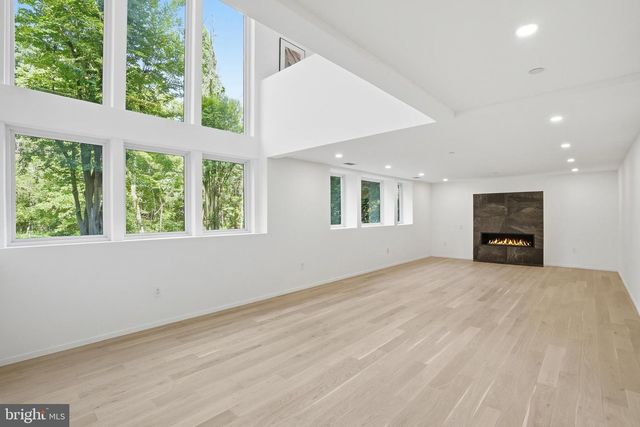 7502 NEVIS RD, Bethesda, MD 20817