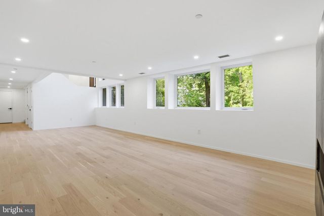 7502 NEVIS RD, Bethesda, MD 20817