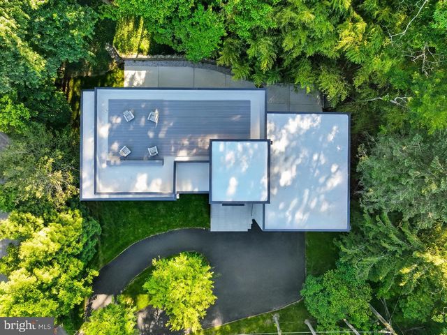 7502 NEVIS RD, Bethesda, MD 20817