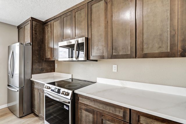 725 Tramway Vista Court NE 14, Albuquerque, NM 87122