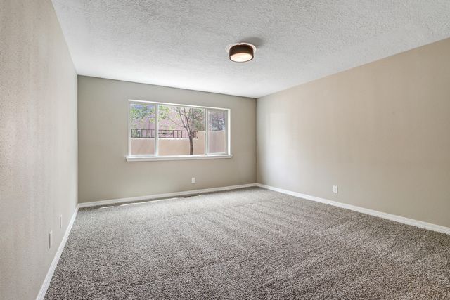 725 Tramway Vista Court NE 14, Albuquerque, NM 87122
