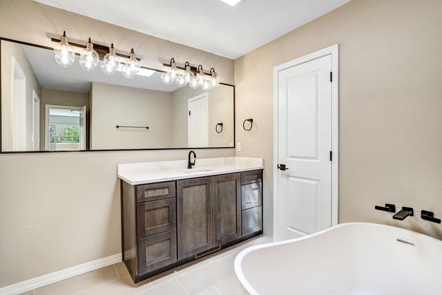 725 Tramway Vista Court NE 14, Albuquerque, NM 87122